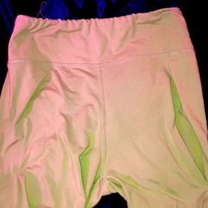 SUPER SOFT green leggings.